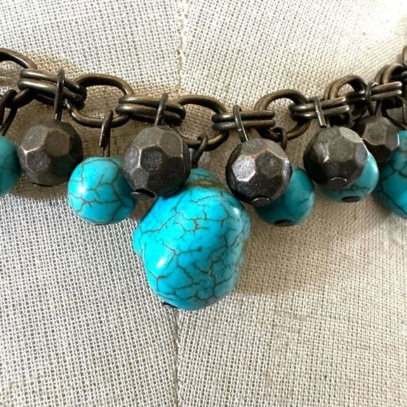 Howlite cluster brass tone necklace - Picture 2 of 8